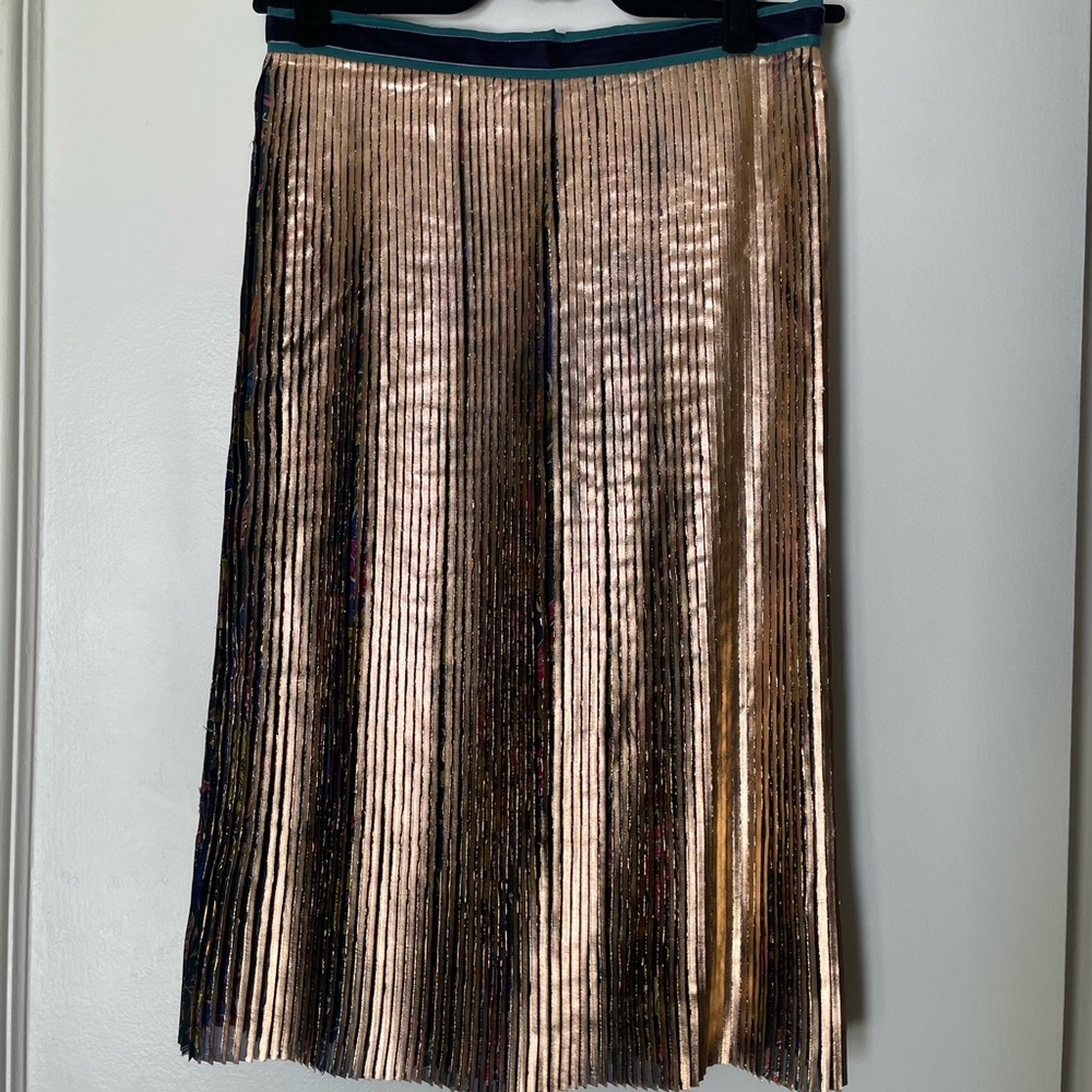 Elegant Gold Pleated Skirt